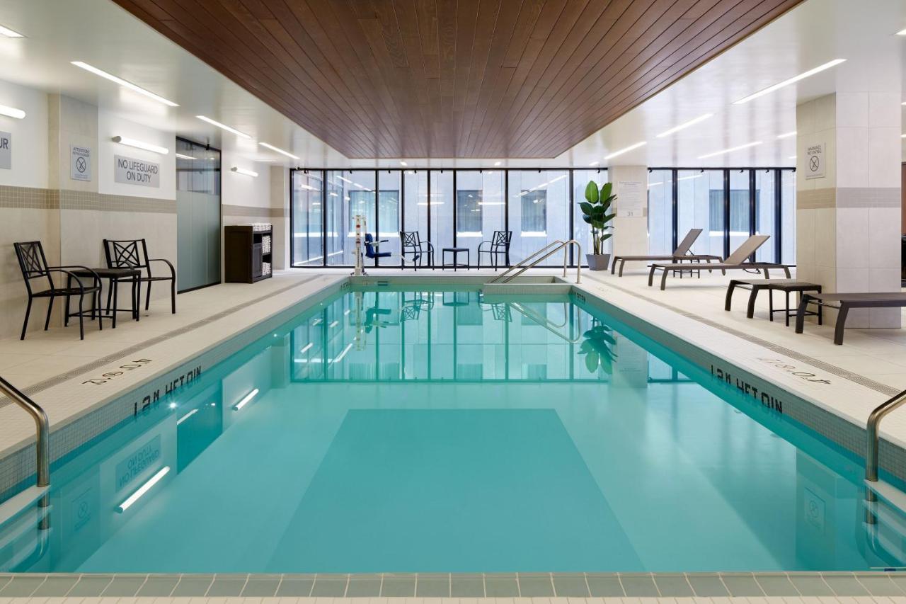 Courtyard Montreal Midtown Hotel Exterior photo